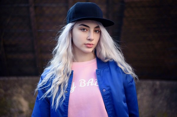 Платиновая блондинка